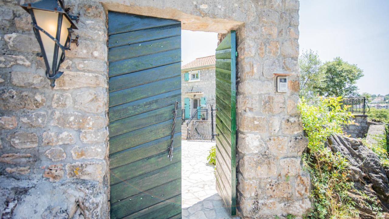 Villa Toscana With A Pool Tivat Bagian luar foto