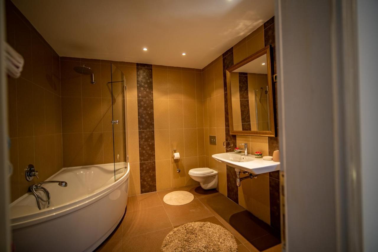 Villa Toscana With A Pool Tivat Bagian luar foto