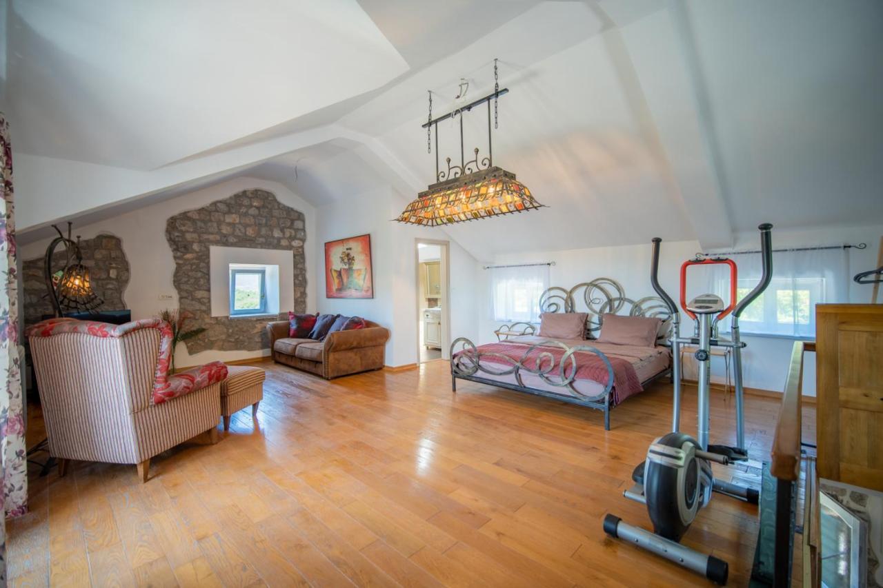 Villa Toscana With A Pool Tivat Bagian luar foto