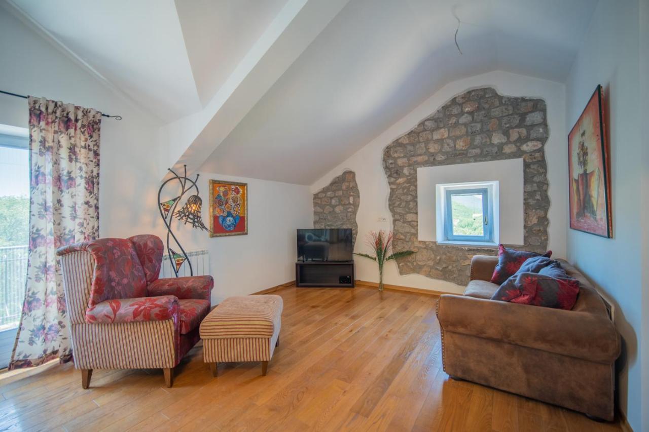 Villa Toscana With A Pool Tivat Bagian luar foto