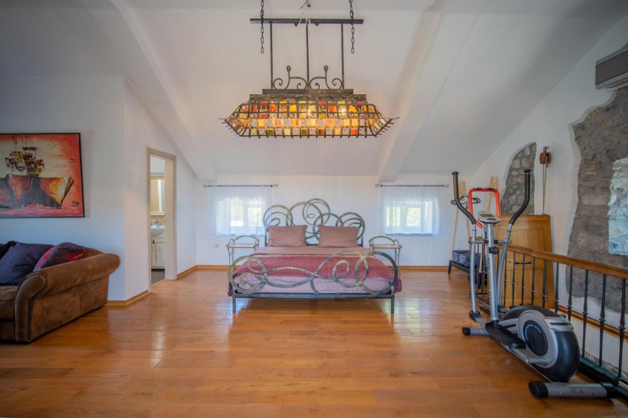 Villa Toscana With A Pool Tivat Bagian luar foto